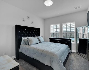 1498 Weston Road - Photo Thumbnail 17