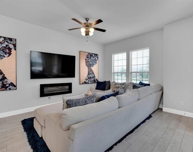1498 Weston Road - Photo Thumbnail 4