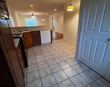 315 College Avenue - Photo Thumbnail 19