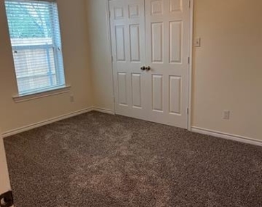 315 College Avenue - Photo Thumbnail 12