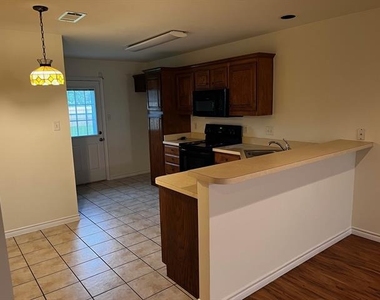 315 College Avenue - Photo Thumbnail 6