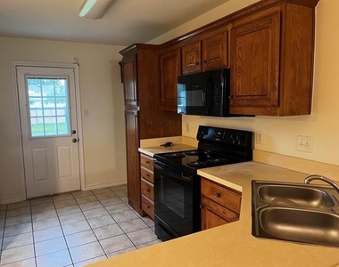 315 College Avenue - Photo Thumbnail 7