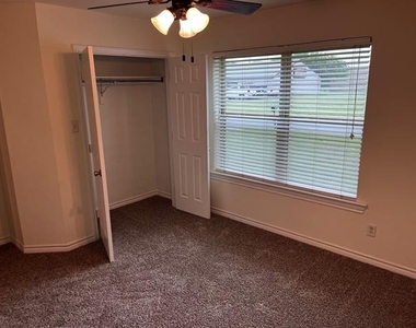 315 College Avenue - Photo Thumbnail 8