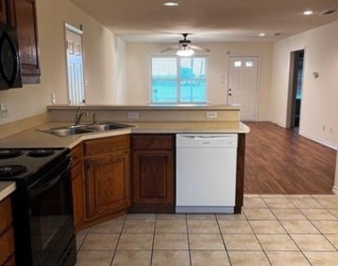 315 College Avenue - Photo Thumbnail 5