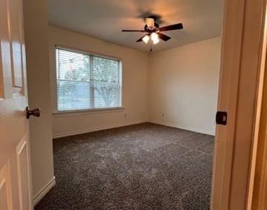 315 College Avenue - Photo Thumbnail 25