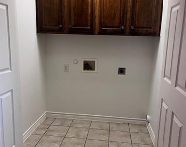 315 College Avenue - Photo Thumbnail 4