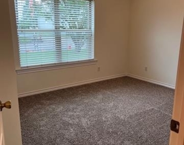 315 College Avenue - Photo Thumbnail 9