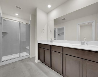 2044 Hearn Drive - Photo Thumbnail 17