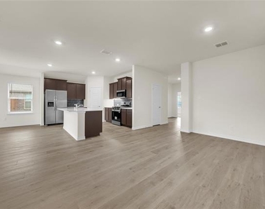 2044 Hearn Drive - Photo Thumbnail 6