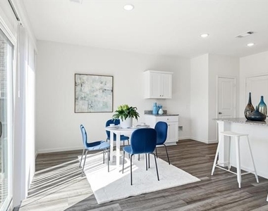 1802 Washington Street - Photo Thumbnail 4