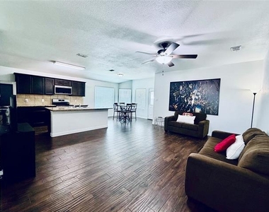 520 Cantebury Park Lane - Photo Thumbnail 7