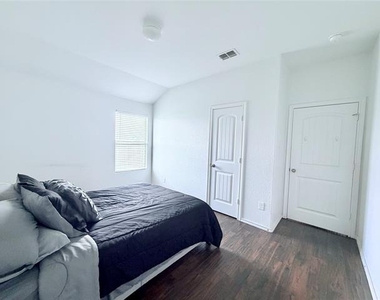 520 Cantebury Park Lane - Photo Thumbnail 13