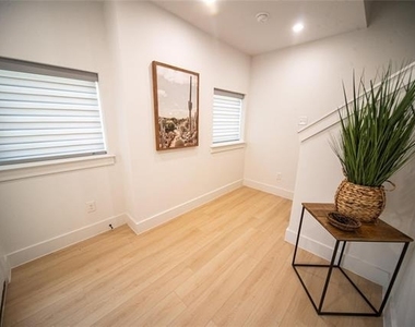 236 Urbane Crest Drive - Photo Thumbnail 3