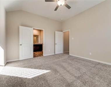 204 Lake Ridge Drive - Photo Thumbnail 17