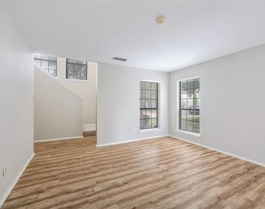 3404 Napolean Court - Photo Thumbnail 5