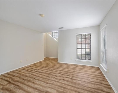 3404 Napolean Court - Photo Thumbnail 6