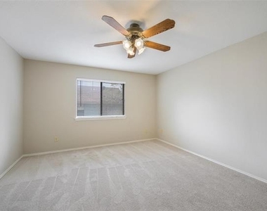 3404 Napolean Court - Photo Thumbnail 16