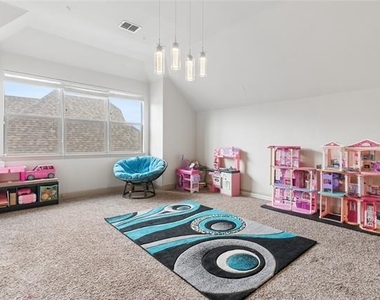 8212 Oakwood - Photo Thumbnail 19