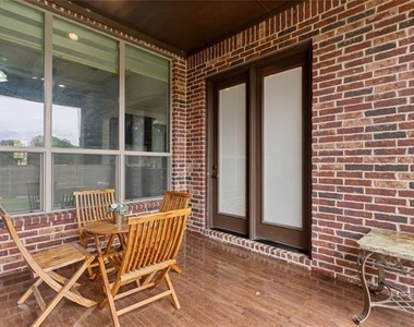 8212 Oakwood - Photo Thumbnail 31
