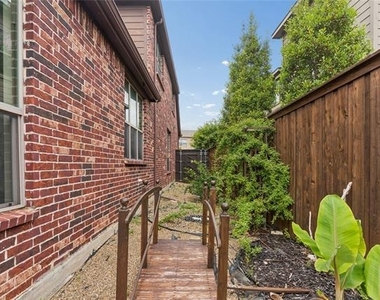 8212 Oakwood - Photo Thumbnail 30