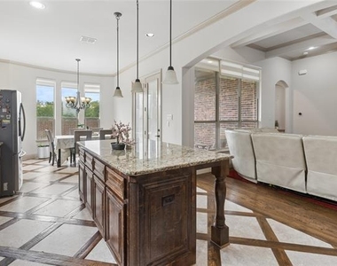 8212 Oakwood - Photo Thumbnail 7