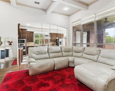 8212 Oakwood - Photo Thumbnail 14