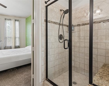 8212 Oakwood - Photo Thumbnail 24