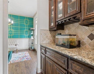 8212 Oakwood - Photo Thumbnail 6