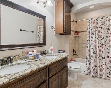 8212 Oakwood - Photo Thumbnail 25