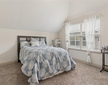 8212 Oakwood - Photo Thumbnail 28