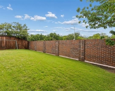 8212 Oakwood - Photo Thumbnail 33