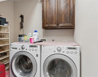 8212 Oakwood - Photo Thumbnail 17