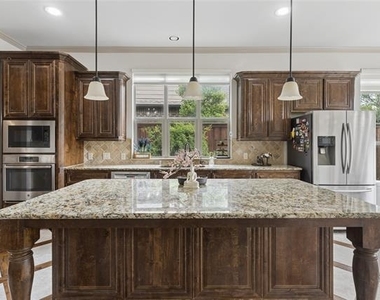 8212 Oakwood - Photo Thumbnail 9