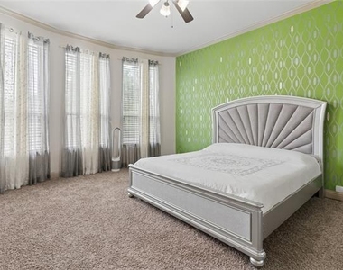 8212 Oakwood - Photo Thumbnail 20