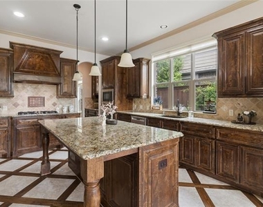 8212 Oakwood - Photo Thumbnail 10
