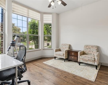 8212 Oakwood - Photo Thumbnail 2