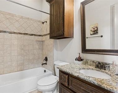 8212 Oakwood - Photo Thumbnail 16