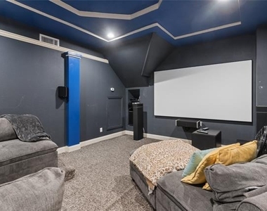 8212 Oakwood - Photo Thumbnail 26