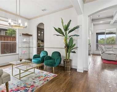 8212 Oakwood - Photo Thumbnail 5