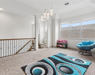 8212 Oakwood - Photo Thumbnail 18