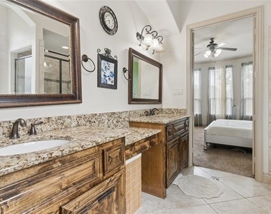 8212 Oakwood - Photo Thumbnail 23
