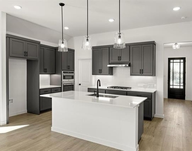 4303 Crossvine Lane - Photo Thumbnail 8