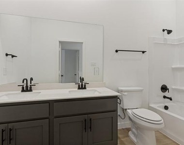 4303 Crossvine Lane - Photo Thumbnail 19