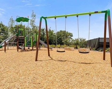 4303 Crossvine Lane - Photo Thumbnail 28