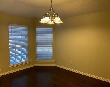 9909 Carter Drive - Photo Thumbnail 6