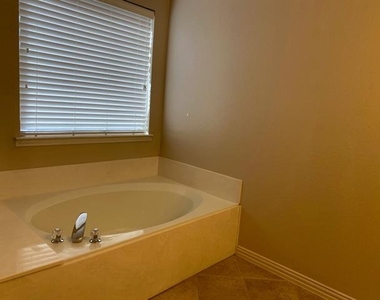 9909 Carter Drive - Photo Thumbnail 21