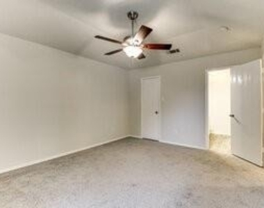 625 Hollyberry Drive - Photo Thumbnail 19