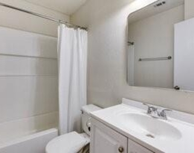 625 Hollyberry Drive - Photo Thumbnail 15