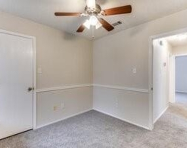 625 Hollyberry Drive - Photo Thumbnail 14