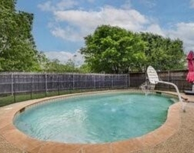 625 Hollyberry Drive - Photo Thumbnail 25